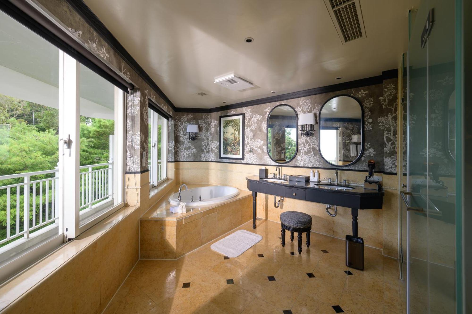Hualien Farglory Hotel Yanliau Szoba fotó A bathroom in a hotel